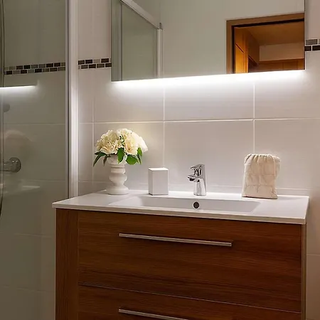 Confortable Pour 6 A Courchevel, Acces Direct Aux Pistes - Fr-1-864-2